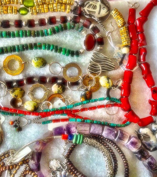 What's the Best Way to Coordinate Statement Rings with a Business Wardrobe?